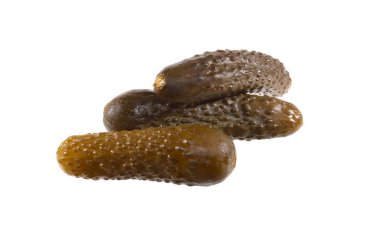 salatalık beyaz arkaplanda izole edildi