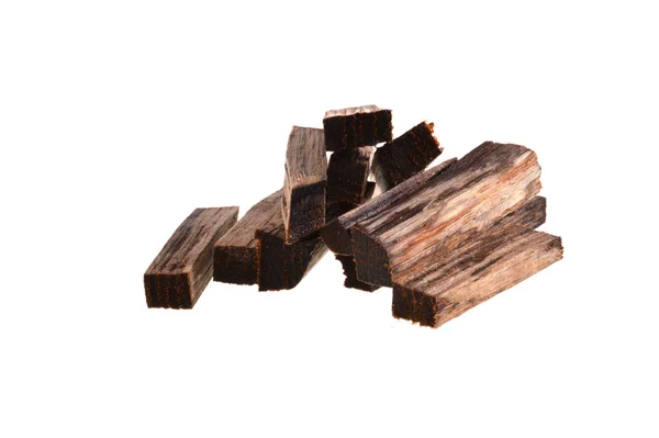 Eiche Brennholz isoliert auf weißem Hintergrund — Stockfoto