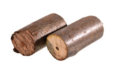 Beyaz arkaplanda yakacak odun