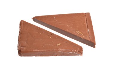 Beyaz arkaplanda izole edilmiş çikolata peyniri