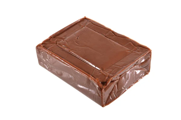 Queijo de chocolate isolado no fundo branco — Fotografia de Stock