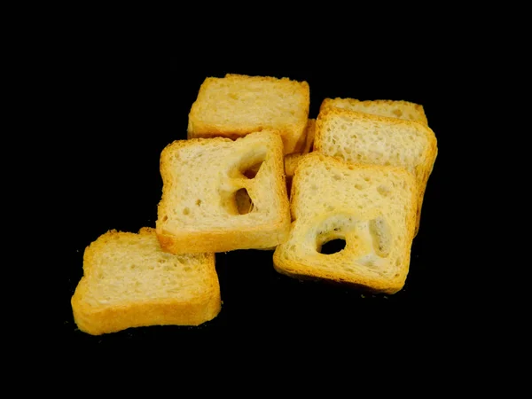 Chleb izolowany na czarnym tle — Zdjęcie stockowe