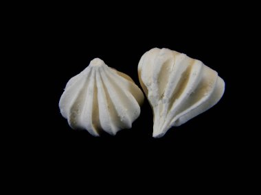 siyah arka plan üzerine izole marshmallow