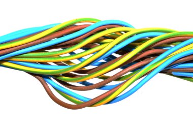 Beyaz arkaplanda izole edilmiş elektrik kablosu