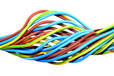 Beyaz arkaplanda izole edilmiş elektrik kablosu