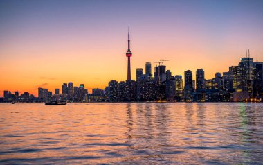 Toronto şehrinin gökyüzü geceleyin, Ontario, Kanada