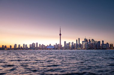 Toronto şehri gün batımında ufuk çizgisi, Ontario, Kanada