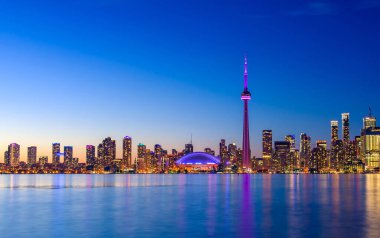Toronto şehrinin gökyüzü geceleyin, Ontario, Kanada