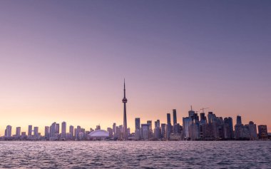 Toronto şehri gün batımında ufuk çizgisi, Ontario, Kanada