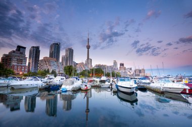 Toronto şehrinin gökyüzü Marina Quay West, Ontario, Kanada 'dan Gece