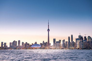 Toronto şehri gün batımında ufuk çizgisi, Ontario, Kanada