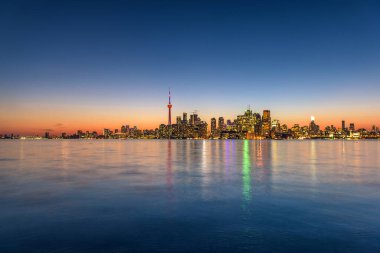Toronto şehrinin gökyüzü geceleyin, Ontario, Kanada