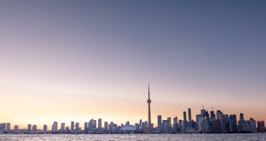 Toronto şehri gün batımında ufuk çizgisi, Ontario, Kanada