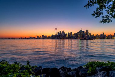 Toronto şehrinin gökyüzü geceleyin, Ontario, Kanada