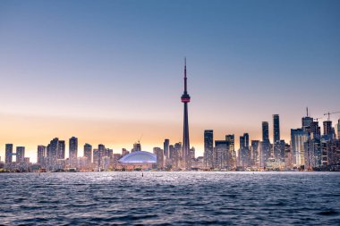 Toronto şehri gün batımında ufuk çizgisi, Ontario, Kanada