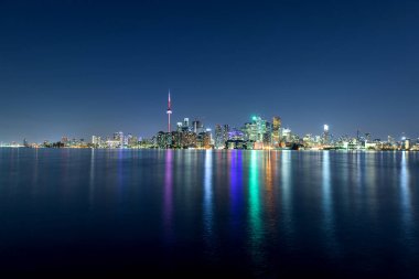 Toronto şehrinin gökyüzü geceleyin, Ontario, Kanada