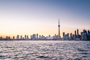 Toronto şehri gün batımında ufuk çizgisi, Ontario, Kanada