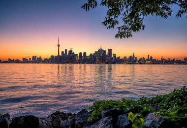 Toronto şehrinin gökyüzü geceleyin, Ontario, Kanada