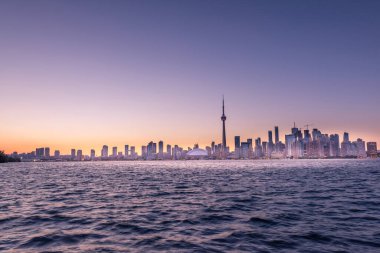Toronto şehri gün batımında ufuk çizgisi, Ontario, Kanada