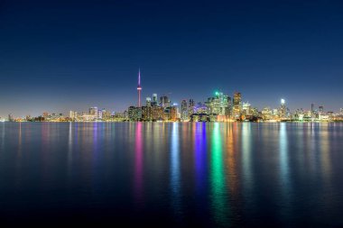 Toronto şehrinin gökyüzü geceleyin, Ontario, Kanada