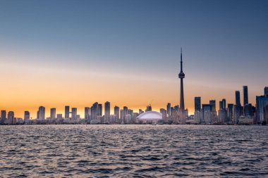 Toronto şehri gün batımında ufuk çizgisi, Ontario, Kanada