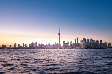 Toronto şehri gün batımında ufuk çizgisi, Ontario, Kanada