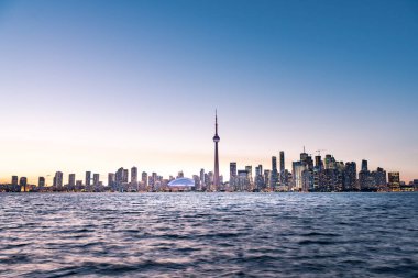 Toronto şehri gün batımında ufuk çizgisi, Ontario, Kanada