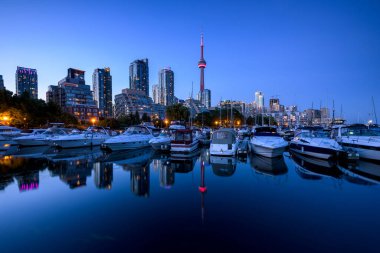 Toronto şehrinin gökyüzü Marina Quay West, Ontario, Kanada 'dan Gece