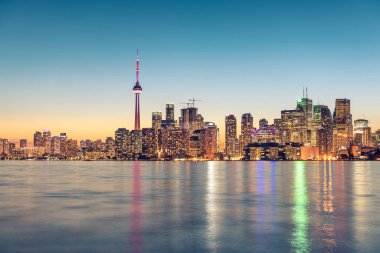 Toronto şehri gün batımında ufuk çizgisi, Ontario, Kanada