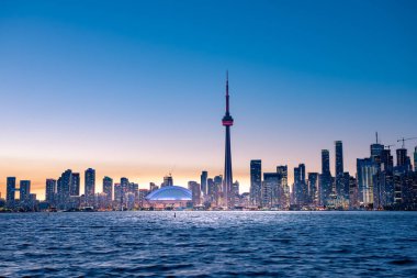 Toronto şehri gün batımında ufuk çizgisi, Ontario, Kanada
