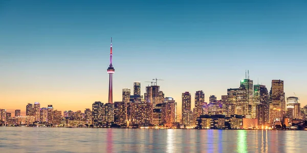 加拿大安大略省多伦多市日落时的天际线 — 图库照片