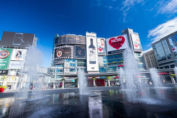 Πλατεία Yonge Dundas Στο Τορόντο Του Καναδά — Φωτογραφία Αρχείου