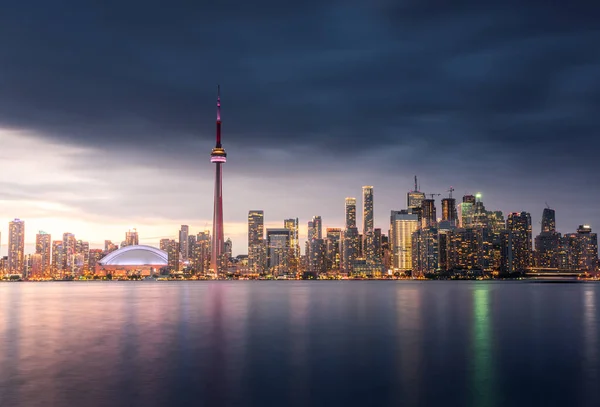 Horizonte Ciudad Toronto Noche Nublada Ontario Canadá — Foto de Stock