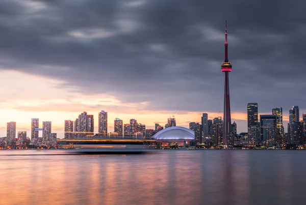 Toronto Skyline Città Sulla Sera Nuvolosa Ontario Canada — Foto Stock