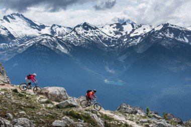 Whistler dağlarındaki Dağ Bisikletçileri, İngiliz Kolombiyası, Kanada