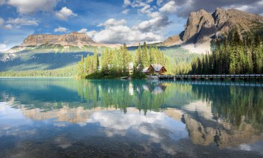 Güzel Emerald Gölü, Yoho Ulusal Parkı, İngiliz Kolombiyası, Kanada