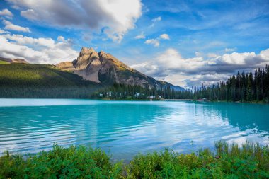 Güzel Emerald Gölü, Yoho Ulusal Parkı, İngiliz Kolombiyası, Kanada