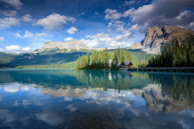 Güzel Emerald Gölü, Yoho Ulusal Parkı, İngiliz Kolombiyası, Kanada