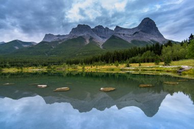 Banff Ulusal Parkı 'nın güzel manzarası, Alberta, Kanada