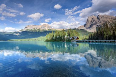 Güzel Emerald Gölü, Yoho Ulusal Parkı, İngiliz Kolombiyası, Kanada