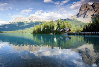 Yazın güzel Emerald Gölü, Yoho Ulusal Parkı, British Columbia, Kanada