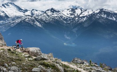 Whistler dağlarındaki Dağ Bisikletçileri, İngiliz Kolombiyası, Kanada