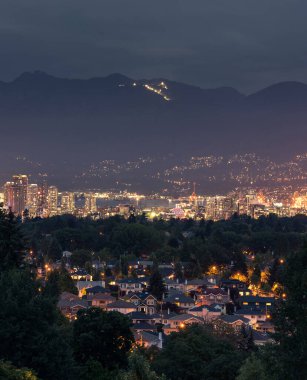 Vancouver şehrinin silueti ve dağları, İngiliz Kolombiyası, Kanada