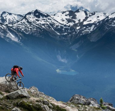Whistler dağlarındaki Dağ Bisikletçileri, İngiliz Kolombiyası, Kanada