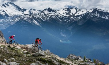Whistler dağlarındaki Dağ Bisikletçileri, İngiliz Kolombiyası, Kanada