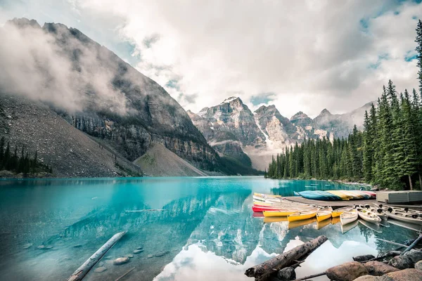 Озеро Морена Банф Національному Парку Альберта Канада — стокове фото