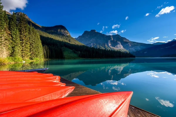 Yazın Güzel Emerald Gölü Yoho Ulusal Parkı British Columbia Kanada — Stok fotoğraf