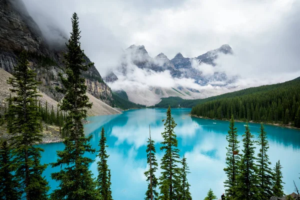 Όμορφη Λίμνη Moraine Banff Εθνικό Πάρκο Αλμπέρτα Καναδάς — Φωτογραφία Αρχείου