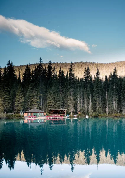 Yazın Güzel Emerald Gölü Yoho Ulusal Parkı British Columbia Kanada — Stok fotoğraf