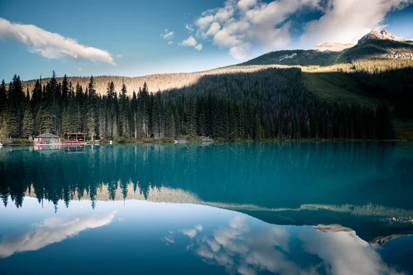 Danau Emerald Indah Musim Panas Taman Nasional Yoho British Columbia — Stok Foto
